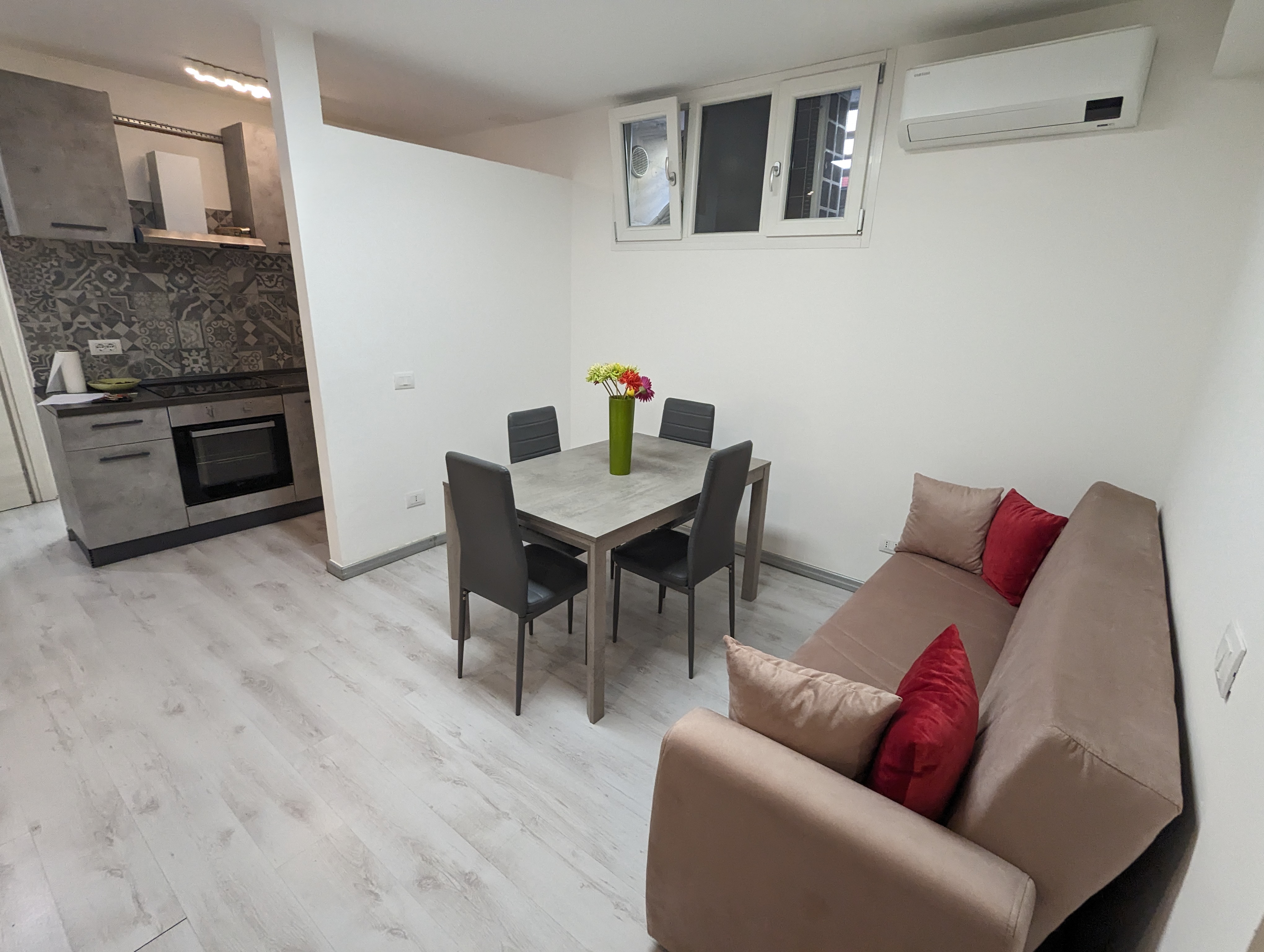CLAUDIA1 - ROOM 1