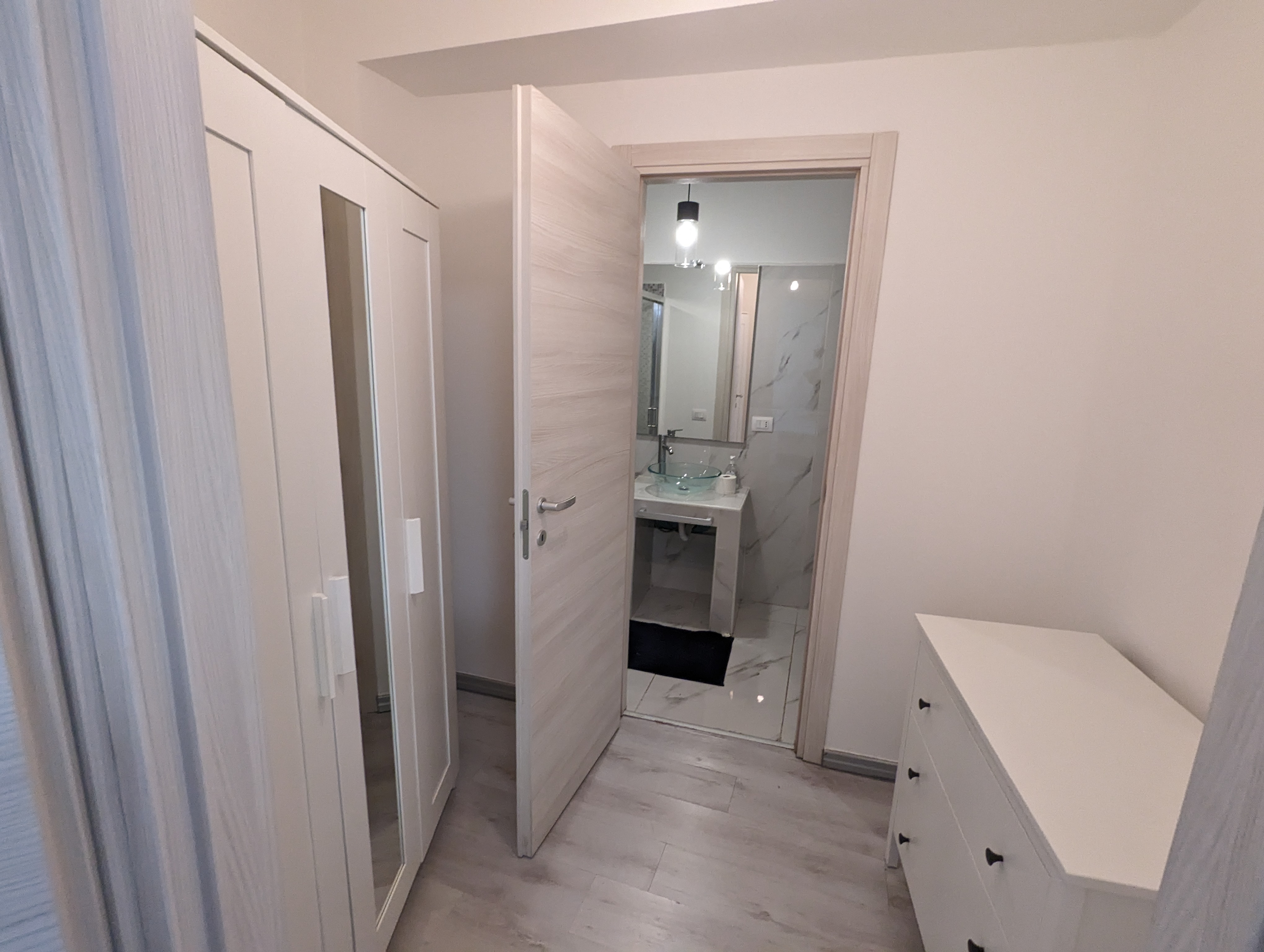 CLAUDIA1 - ROOM 1