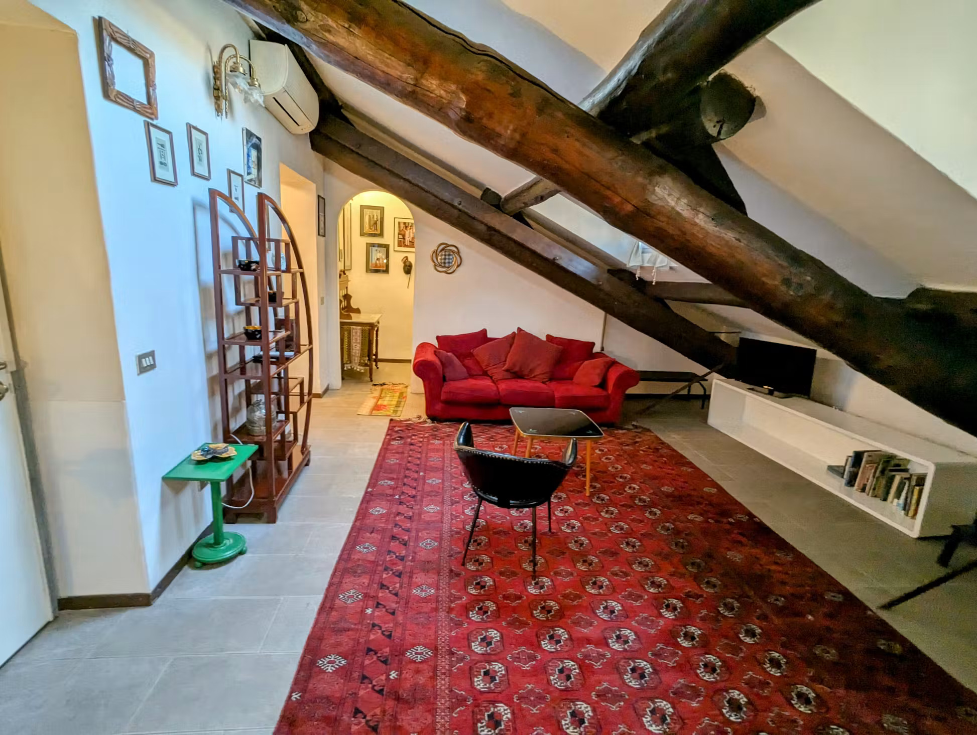 TRANSITI1 - Studio Apartment